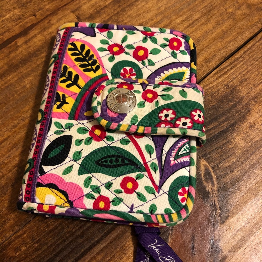 Vera Bradley magnetic snap wallet